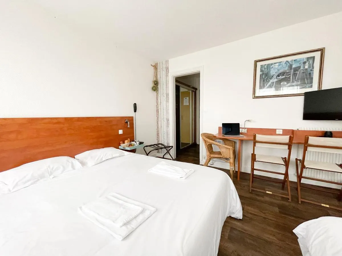 ***  Hotel Les Alignements Carnac France